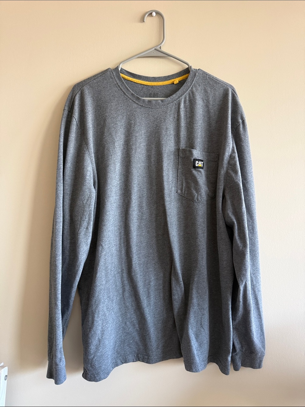 CAT Men's Long-Sleeve Pocket Tee in Heather Gray